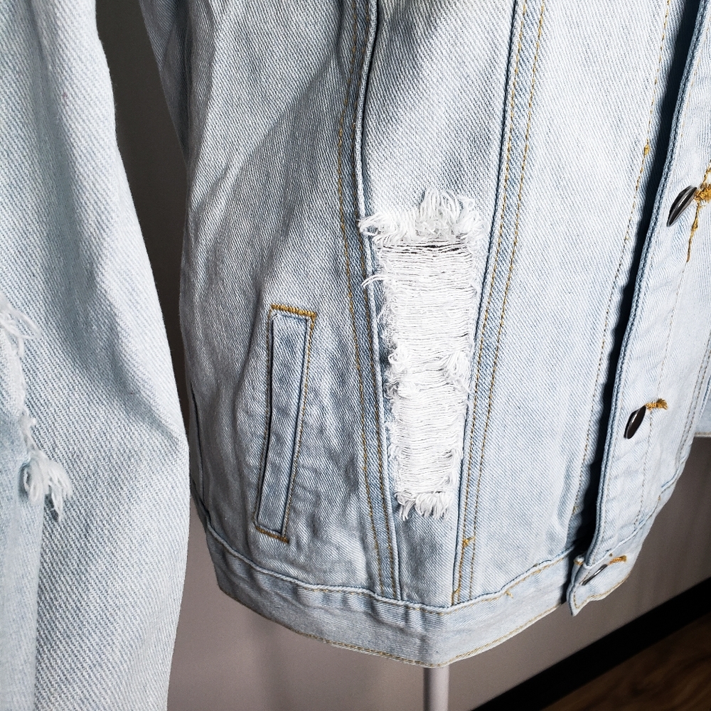 ⭐ Distressed Cold Shoulder Blue Jean Jacket - Picture 5 of 9